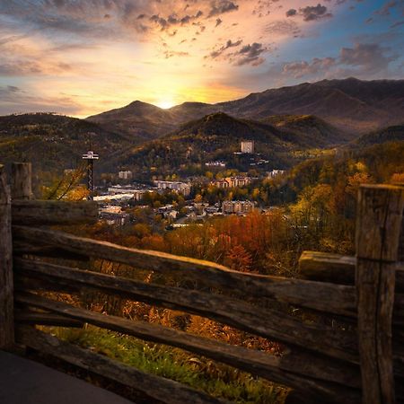 Mountain Lake Lodge, Hot Tub, Theater Room, 1089 Free Tickets Each Paid Day, Dollywood And More Sevierville Luaran gambar