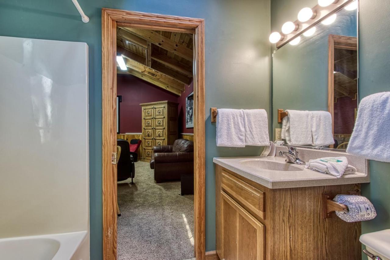 Mountain Lake Lodge, Hot Tub, Theater Room, 1089 Free Tickets Each Paid Day, Dollywood And More Sevierville Luaran gambar
